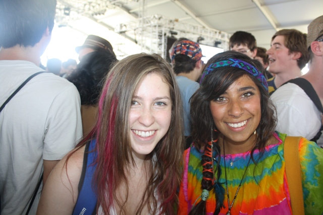Eden Sher is Sue Heck from The Middle with http://crumpetsandt.blogspot.com/ teen fashion blogger Bianca Valle at Coachella 2011. Photo by B. Valle://crumpetsandt.blogspot.com/
