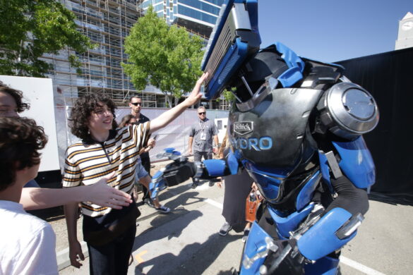 Schick Finn Wolfhard Tests Schick Hydrobot Sharpness