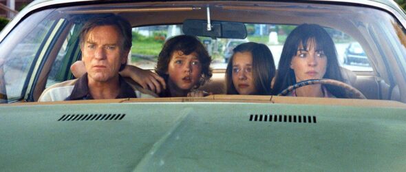 Anne Hathaway and Ewan McGregor in The End of Oak Street